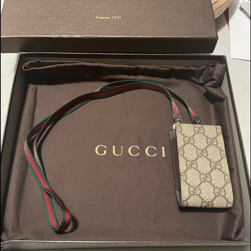 Authentic GUCCI GG Supreme